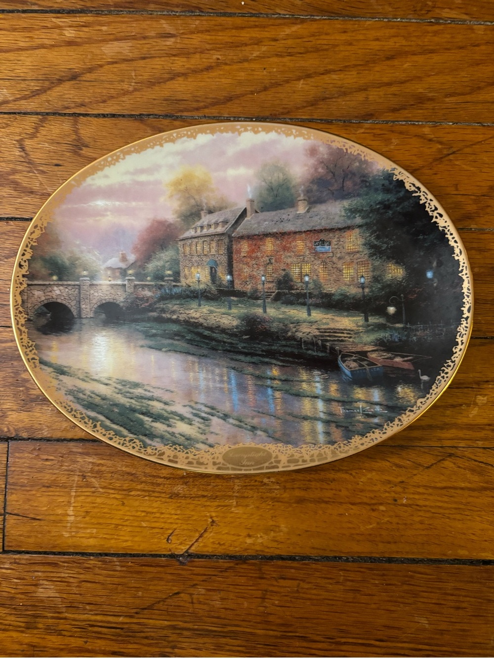 Thomas Kinkade “Lamplight Inn” Decorative Plate with River Cottage Artwork